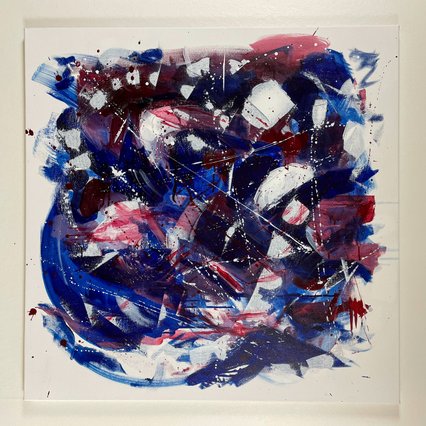 Abstrakt maleri i blå rød og hvid